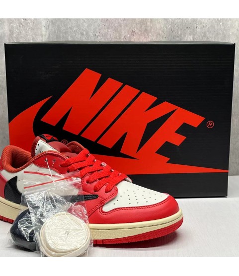Travis Scott x Air Jordan 1 Low OG“Chicago”