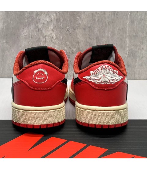 Travis Scott x Air Jordan 1 Low OG“Chicago”