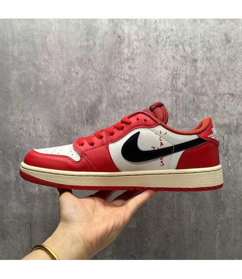 Travis Scott x Air Jordan 1 Low OG“Chicago”