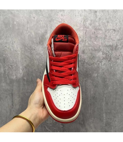 Travis Scott x Air Jordan 1 Low OG“Chicago”