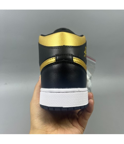 Jordan 1 - gold mid