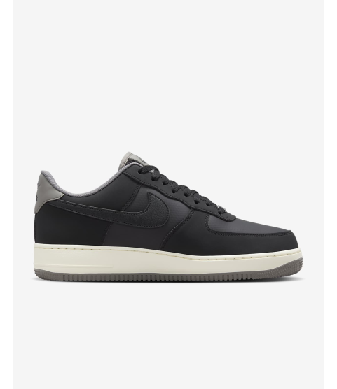 Nike Air Force 1 '07 LV8 - 31