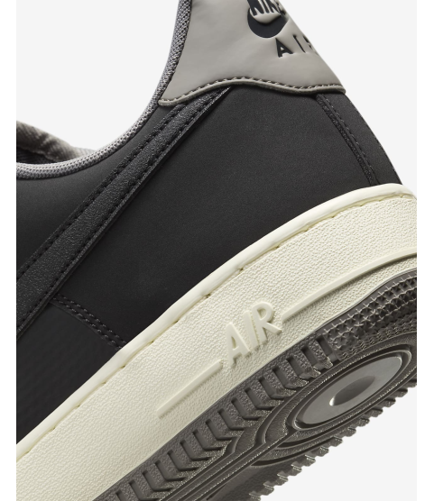Nike Air Force 1 '07 LV8 - 31