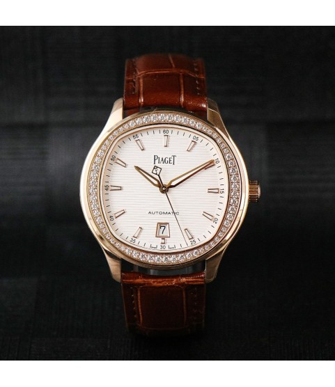 Часы Piaget с бриллиантами и полосками