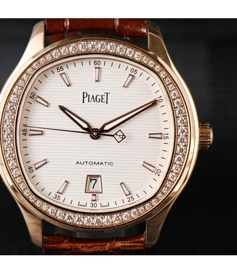 Часы Piaget с бриллиантами и полосками