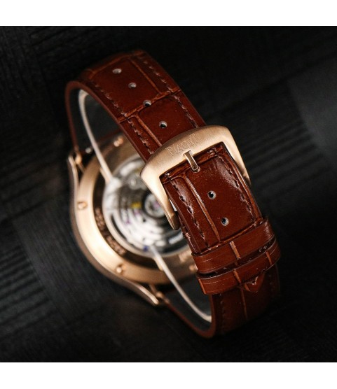 Часы Piaget с бриллиантами и полосками