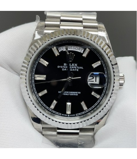 Часы Vacheron Constantin Overseas с черным циферблатом