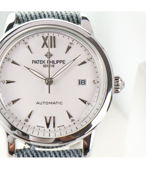 Часы Patek Philippe Calatrava с бриллиантовыми метками