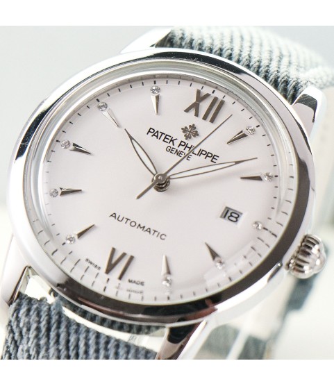 Часы Patek Philippe Calatrava с бриллиантовыми метками