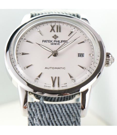Часы Patek Philippe Calatrava с бриллиантовыми метками