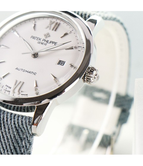 Часы Patek Philippe Calatrava с бриллиантовыми метками