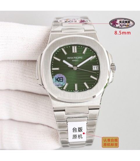 Часы Patek Philippe Nautilus с зелёным циферблатом