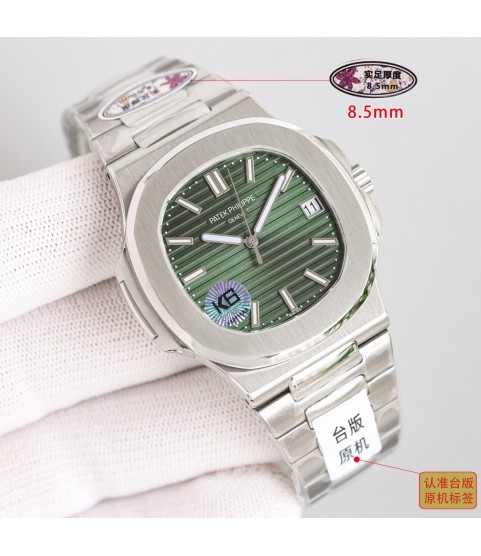 Часы Patek Philippe Nautilus с зелёным циферблатом