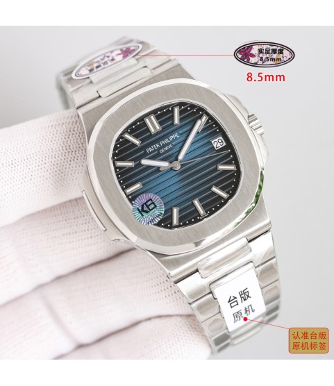 Часы Patek Philippe Nautilus с зелёным циферблатом