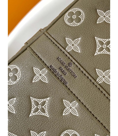 Сумка Louis Vuitton Keepall для путешествий