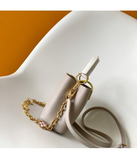 Сумка Louis Vuitton Capucines